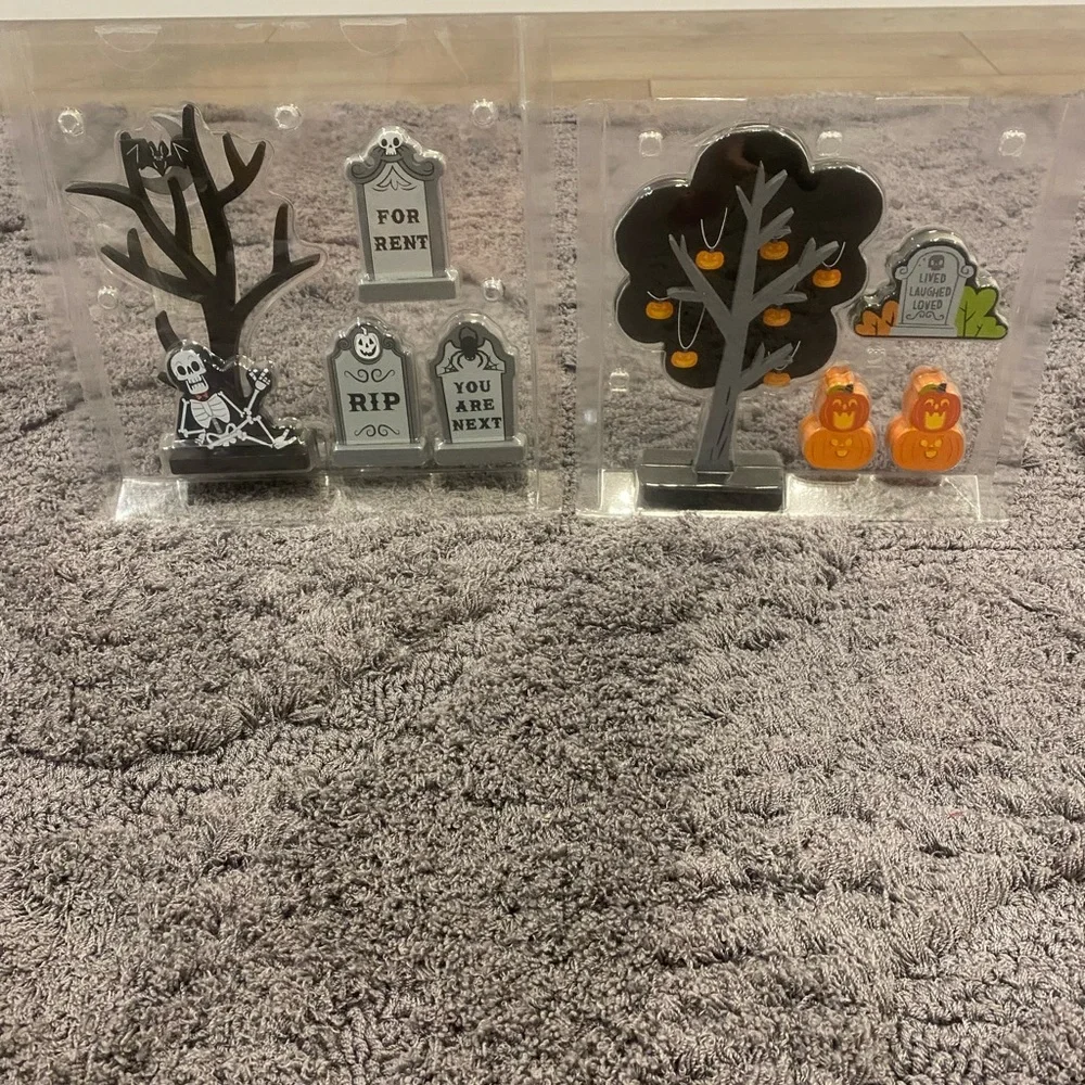 Halloween Mini Mantle Accessory Decor Set - Black and Orange-Set of 2